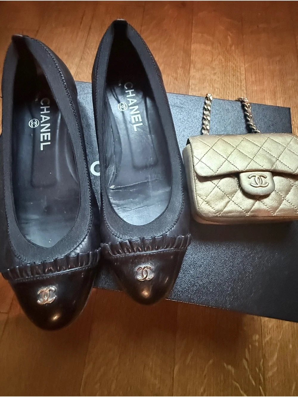CHANEL Black Quilted Ballet Flats with Patent Cap Toe - size 36